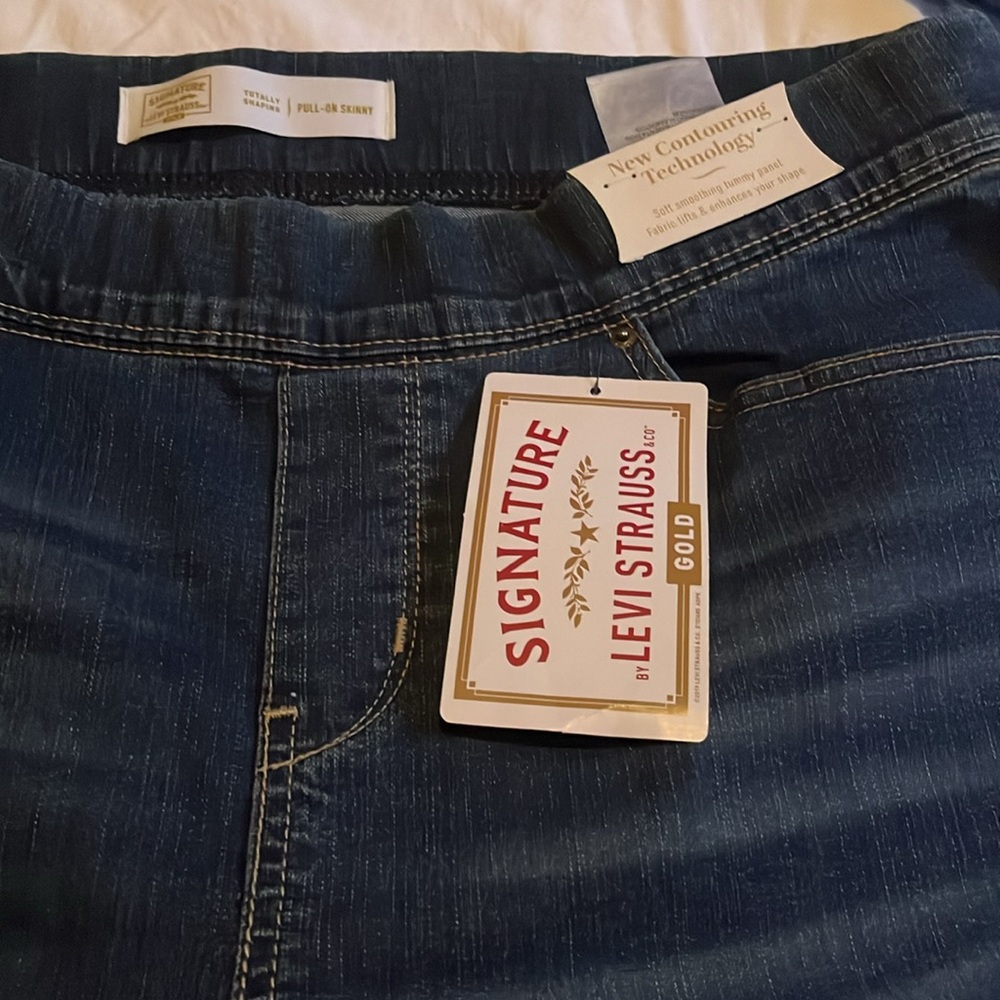 NEW SIGNATURE LEVI STRAUSS GOLD PULL ON SKINNY JEANS WOMENS 
SIZE 18M